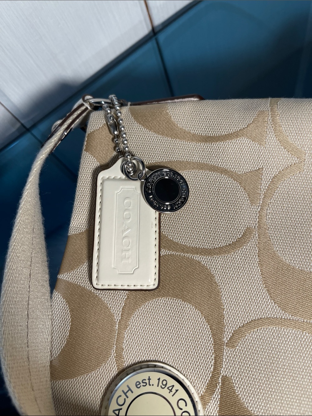 Coach Beige Signature Crossbody Shoulder Bag with Chalk Trim NWT F19220 - Picture 4 of 9